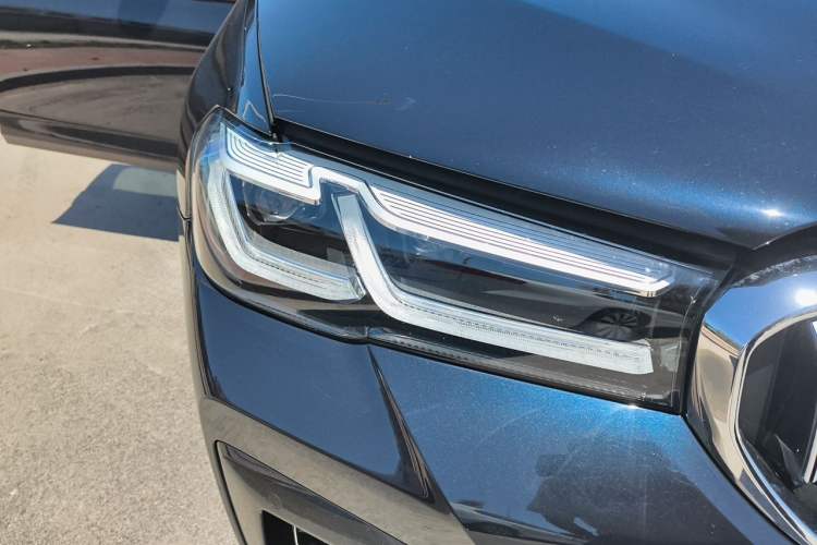 Used BMW 5 Series 2022 525Li M Sport Package Right Front Headlight