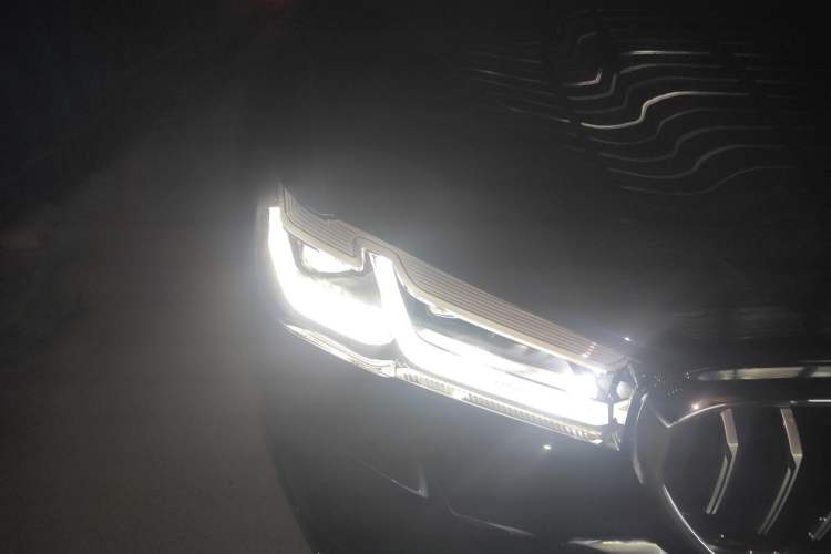 Used BMW 5 Series 2022 Second Facelift 530Li Luxury Version M Sport Package Right Front Headlight