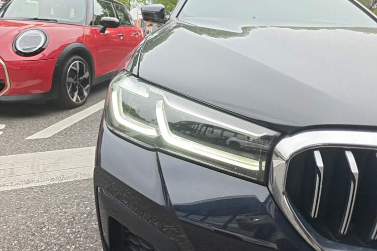 Used BMW 5 Series 2022 Restyled 530Li Leading Edition M Sport Package Right Front Headlight