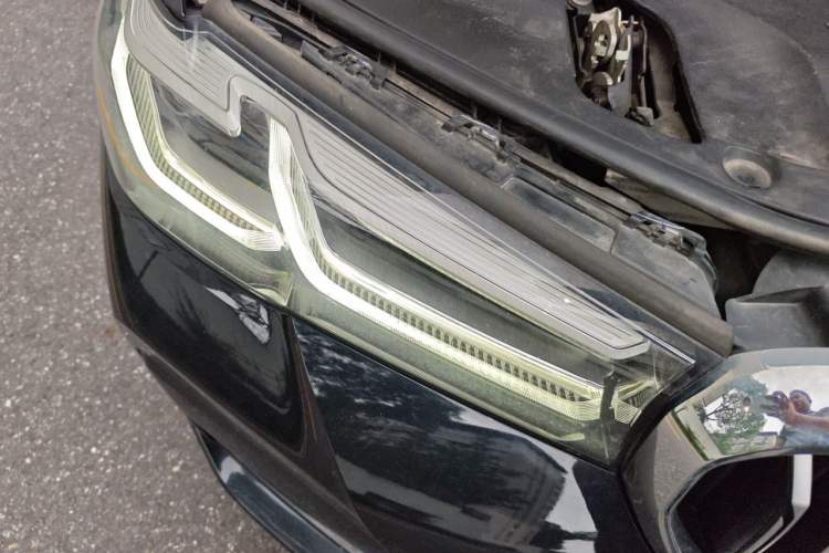 Used BMW 5 Series 2022 Second Facelift 530Li Luxury Version M Sport Package Right Front Headlight