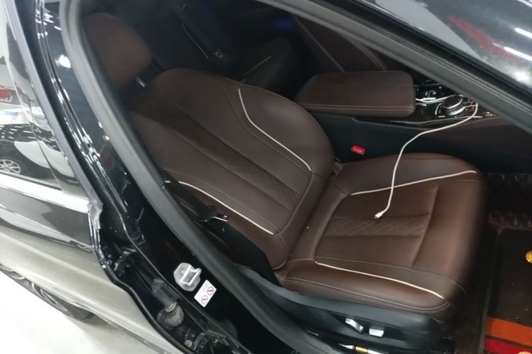 Used BMW 5 Series 2022 Second Facelift 525Li M Sport Package Right Front Seat