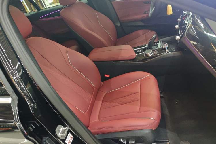 Used BMW 5 Series 2022 Second Facelift 525Li M Sport Package Right Front Seat