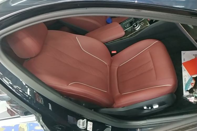 Used BMW 5 Series 2022 Second Facelift 525Li M Sport Package Right Front Seat