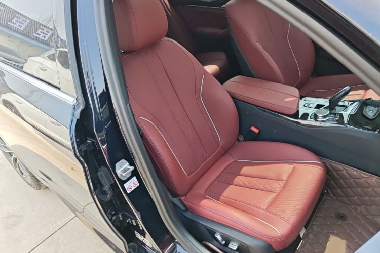 Used BMW 5 Series 2022 Second Facelift 525Li M Sport Package Right Front Seat