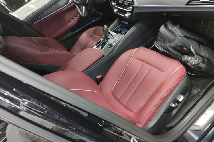 Used BMW 5 Series 2022 Second Facelift 530Li Leading Edition M Sport Package Right Front Seat