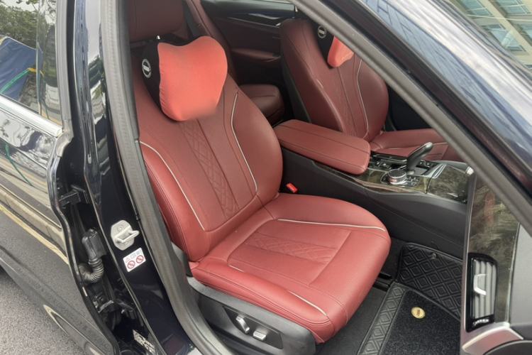 Used BMW 5 Series 2022 Second Facelift 525Li M Sport Package Right Front Seat