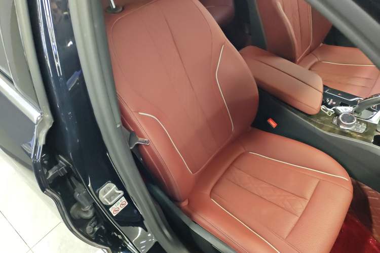 Used BMW 5 Series 2022 Second Facelift 525Li M Sport Package Right Front Seat