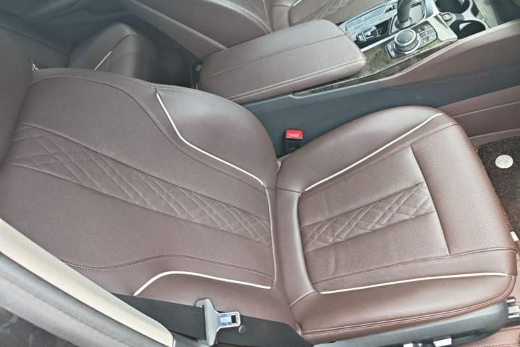 Used BMW 5 Series 2022 Restyled 525Li Luxury Package Right Front Seat