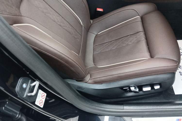 Used BMW 5 Series 2022 Revised Version 3 530Li Luxury Edition M Sport Package Right Front Seat