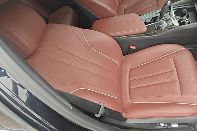 Used BMW 5 Series 2022 Restyled 525Li M Sport Package Right Front Seat