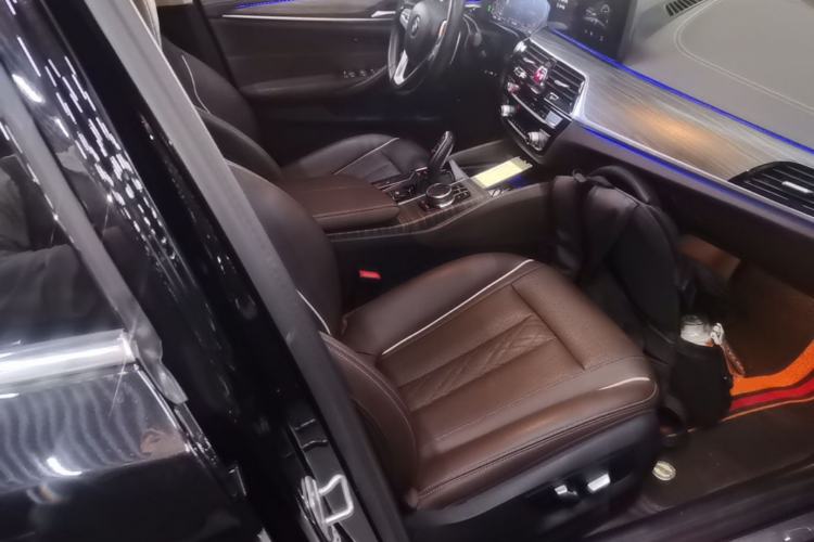 Used BMW 5 Series 2022 Second Facelift 530Li Leading Edition Luxury Package Right Front Seat