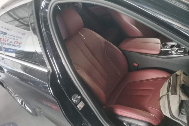 Used BMW 5 Series 2022 Restyled 525Li M Sport Package Right Front Seat