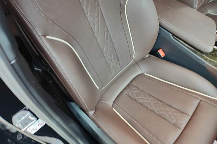 Used BMW 5 Series 2022 Restyled 525Li M Sport Package Right Front Seat