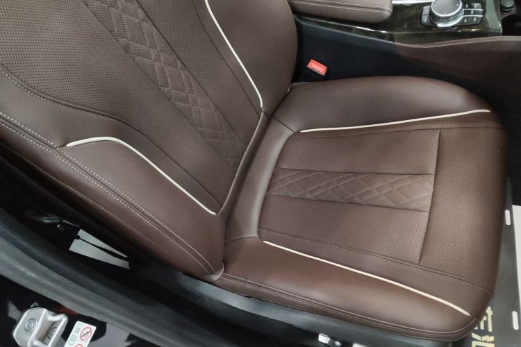 Used BMW 5 Series 2022 Restyled 525Li Luxury Package Right Front Seat