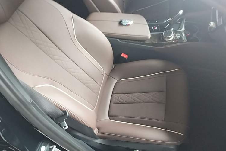 Used BMW 5 Series 2022 Second Facelift 525Li M Sport Package Right Front Seat