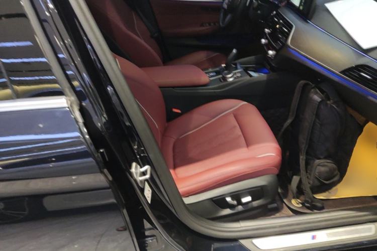 Used BMW 5 Series 2022 Second Facelift 530Li Leading Edition M Sport Package Right Front Seat