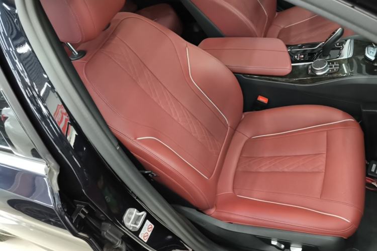 Used BMW 5 Series 2022 525Li M Sport Package Right Front Seat