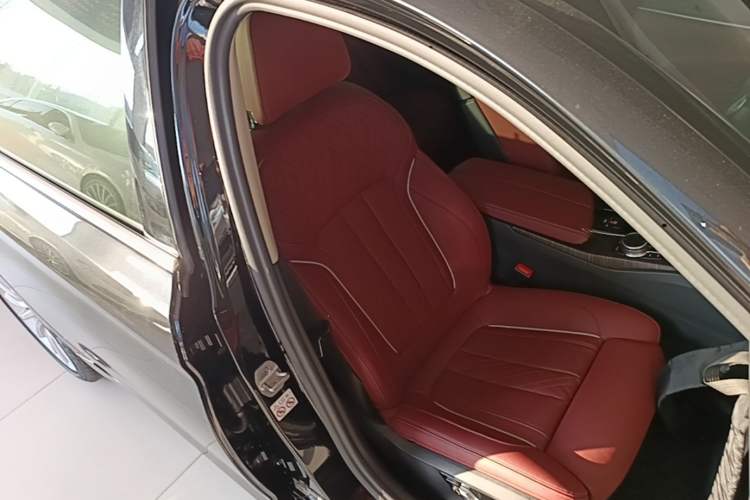 Used BMW 5 Series 2022 Updated 530Li Luxury Edition Premium Package Right Front Seat