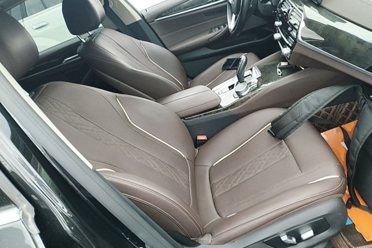 Used BMW 5 Series 2022 Restyled 525Li Luxury Package Right Front Seat