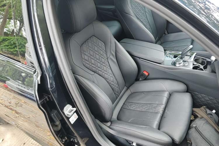 Used BMW 5 Series 2022 Second Facelift 530i Sport Line with M Sport Package Right Front Seat