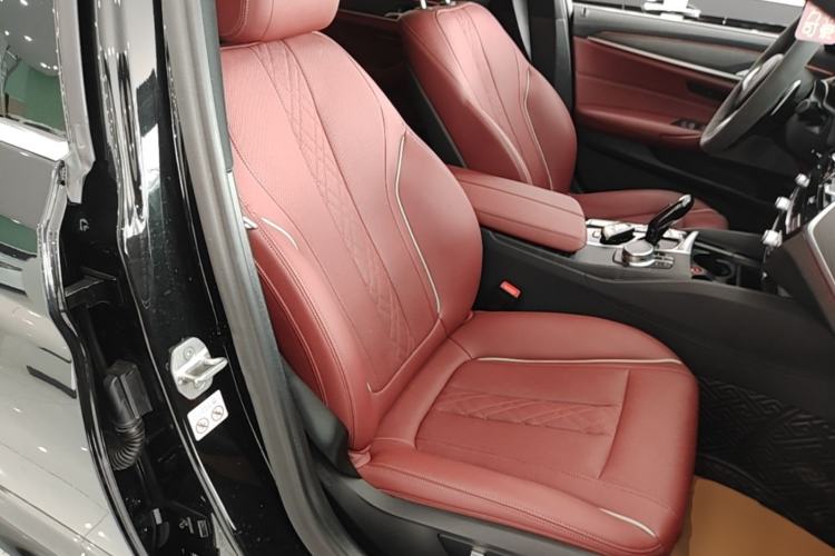 Used BMW 5 Series 2022 Second Facelift 530Li Leading Edition M Sport Package Right Front Seat