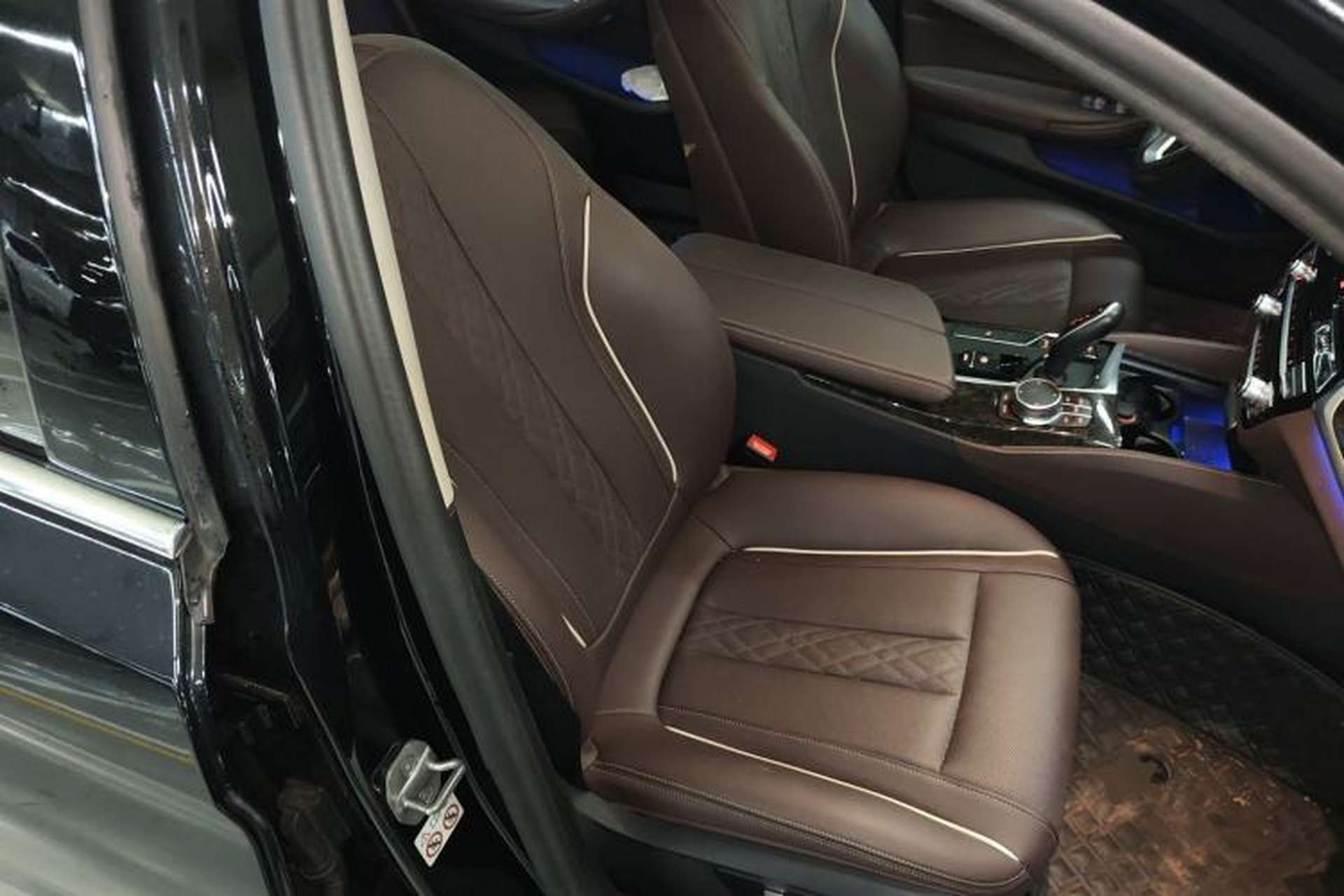 Used BMW 5 Series 2022 Second Facelift 525Li Luxury Package Right Front Seat