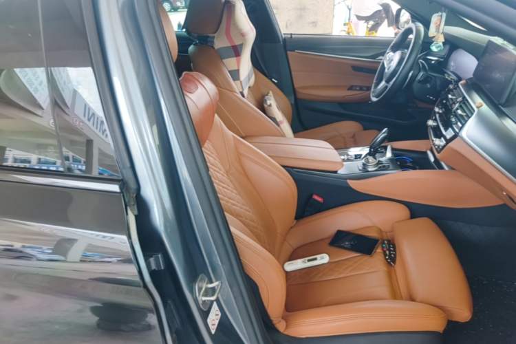 Used BMW 5 Series 2022 Updated 530i M Sport Package Right Front Seat