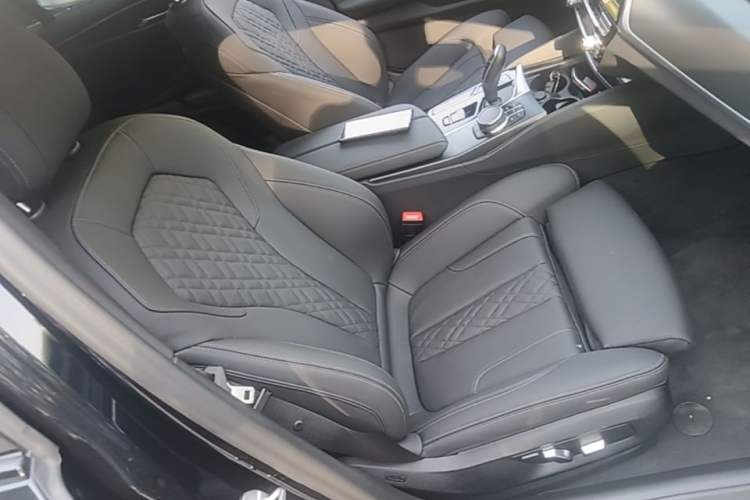 Used BMW 5 Series 2022 Second Facelift 525i M Sport Package Right Front Seat