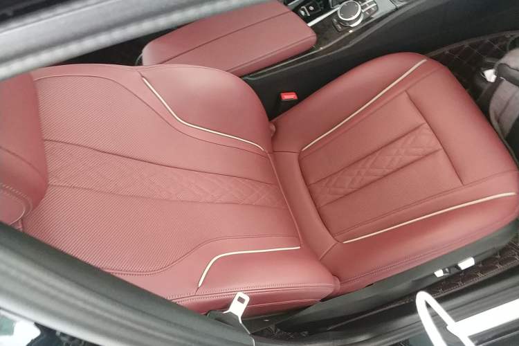 Used BMW 5 Series 2022 Second Facelift 525Li M Sport Package Right Front Seat