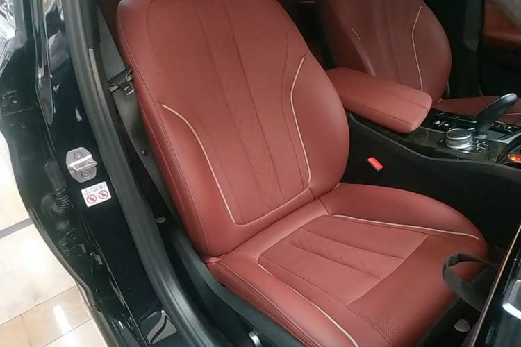 Used BMW 5 Series 2022 Second Facelift 525Li M Sport Package Right Front Seat