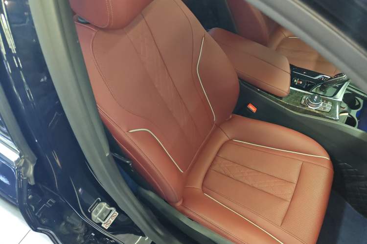 Used BMW 5 Series 2022 Restyled 525Li M Sport Package Right Front Seat