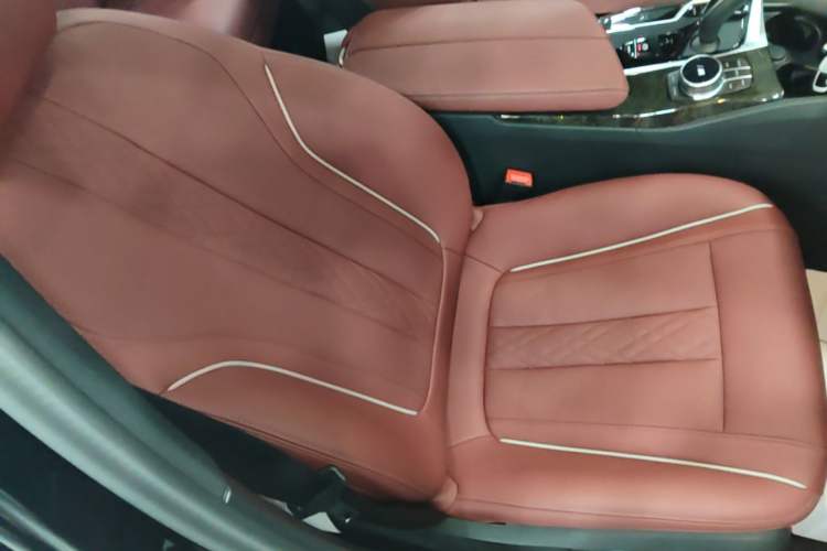 Used BMW 5 Series 2022 Second Facelift 525Li M Sport Package Right Front Seat