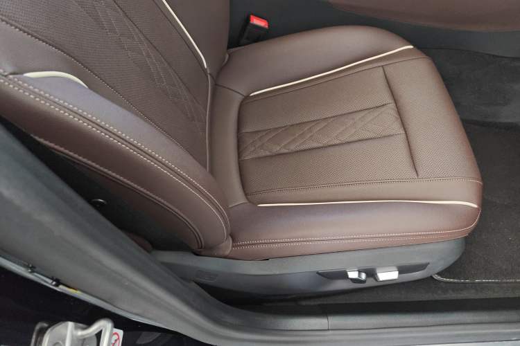 Used BMW 5 Series 2022 Restyled 525Li M Sport Package Right Front Seat