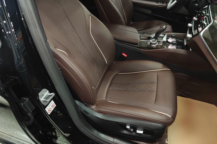 Used BMW 5 Series 2022 Restyled 525Li M Sport Package Right Front Seat