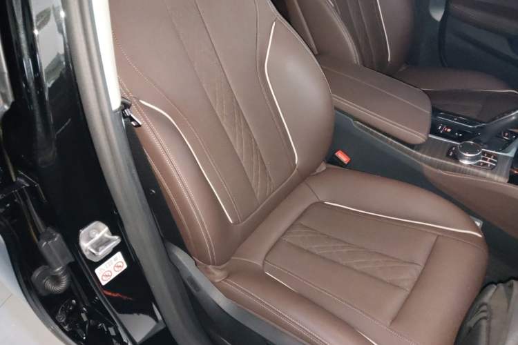 Used BMW 5 Series 2022 Second Facelift 530Li xDrive Luxury Package Right Front Seat