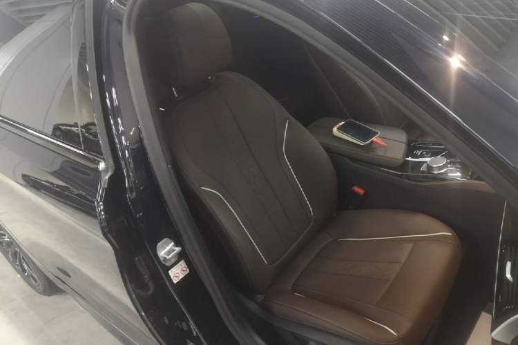 Used BMW 5 Series 2022 Restyled 525Li M Sport Package Right Front Seat