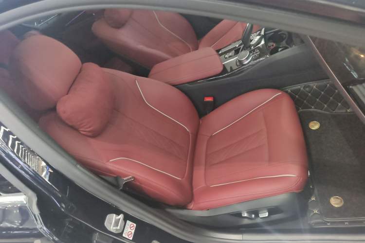 Used BMW 5 Series 2022 Restyled 525Li M Sport Package Right Front Seat