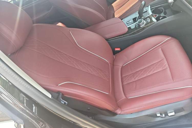Used BMW 5 Series 2022 Restyled 525Li Luxury Package Right Front Seat