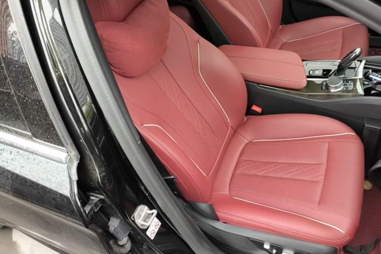 Used BMW 5 Series 2022 Second Facelift 525Li M Sport Package Right Front Seat