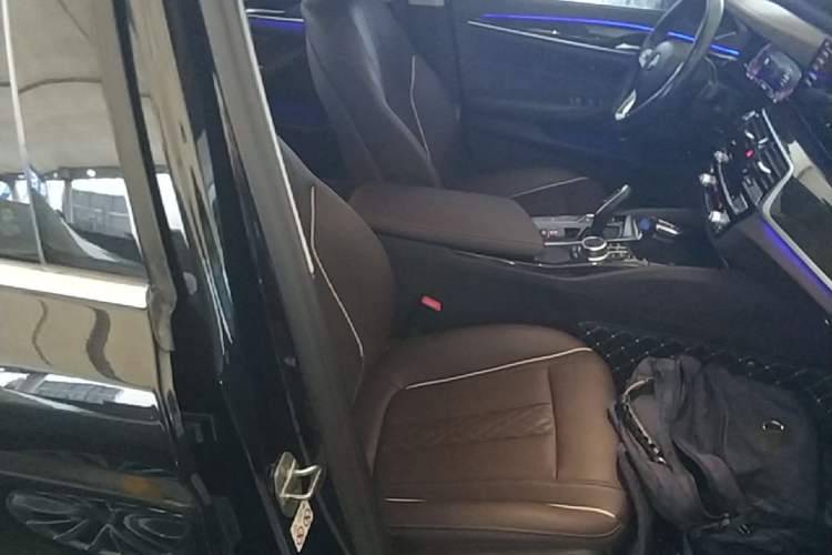Used BMW 5 Series 2022 Restyled 525Li Luxury Package Right Front Seat