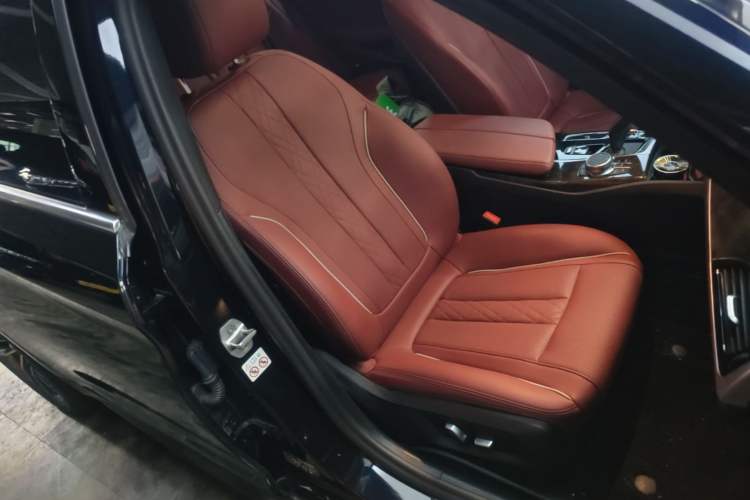 Used BMW 5 Series 2022 Second Facelift 525Li M Sport Package Right Front Seat