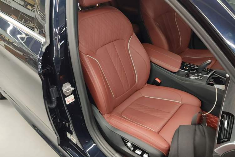 Used BMW 5 Series 2022 Revised Version 3 530Li Luxury Edition M Sport Package Right Front Seat