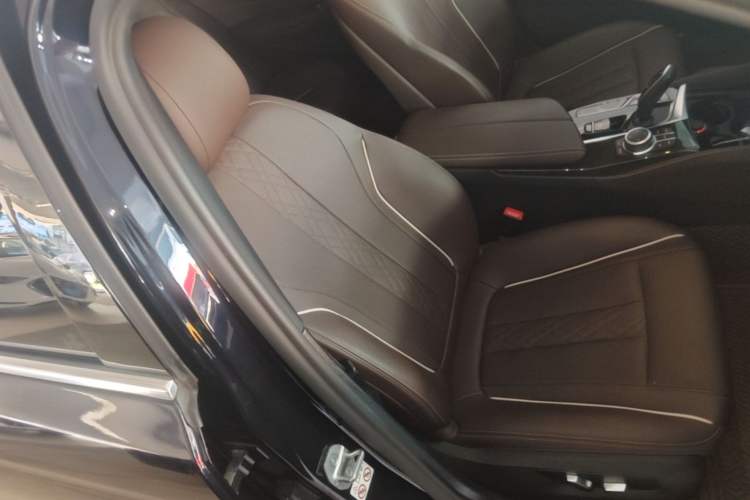 Used BMW 5 Series 2022 Restyled 525Li M Sport Package Right Front Seat