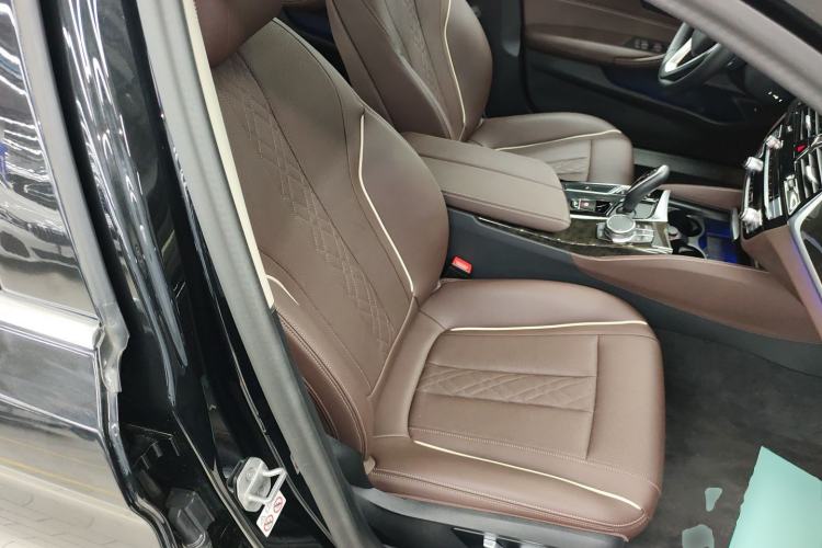 Used BMW 5 Series 2022 Second Facelift 525Li Luxury Package Right Front Seat