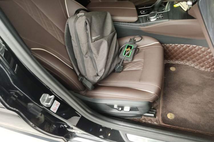 Used BMW 5 Series 2022 Second Facelift 530Li Leading Edition M Sport Package Right Front Seat