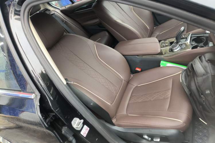 Used BMW 5 Series 2022 Second Facelift 525Li Luxury Package Right Front Seat