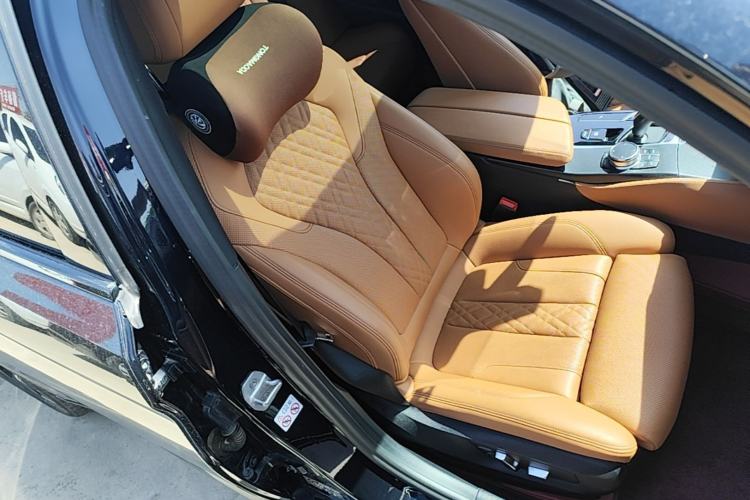 Used BMW 5 Series 2022 Second Facelift 530i M Sport Package Right Front Seat