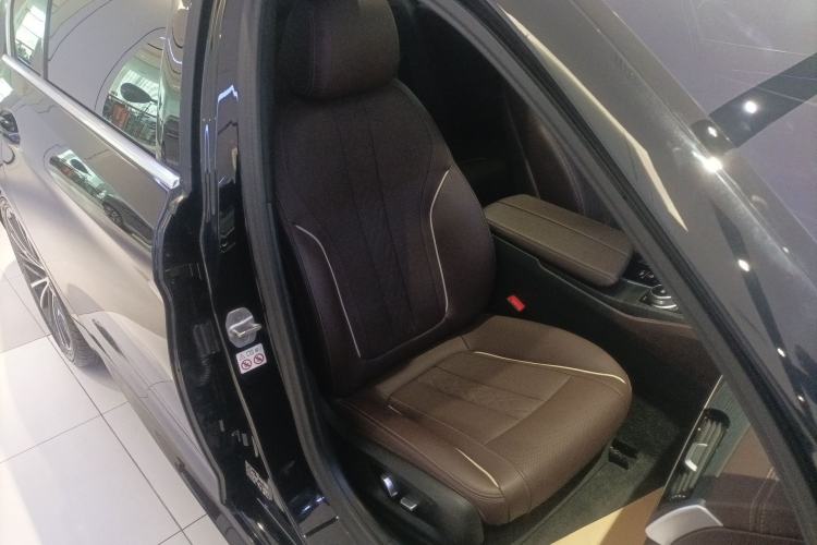 Used BMW 5 Series 2022 Second Facelift 530Li Leading Edition M Sport Package Right Front Seat