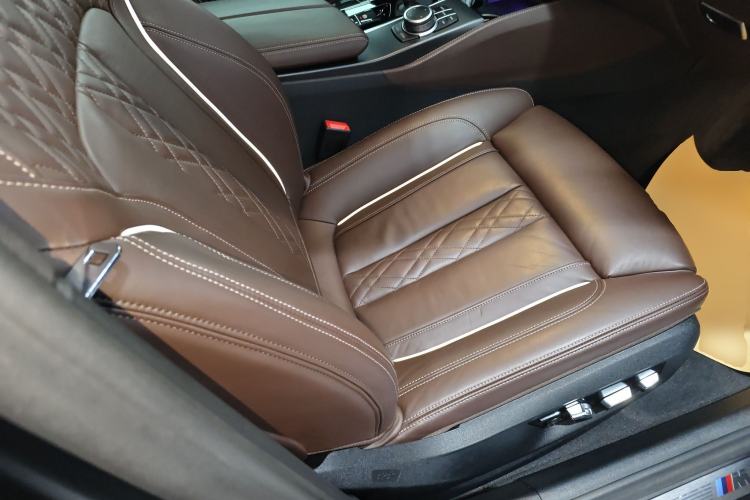Used BMW 5 Series 2022 Restyled 540i Luxury Edition M Sport Package Right Front Seat