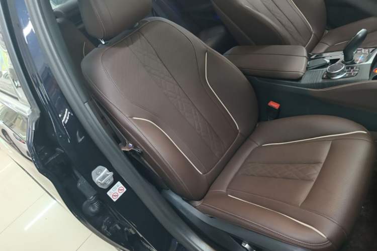 Used BMW 5 Series 2022 Second Facelift 530Li Leading Edition M Sport Package Right Front Seat